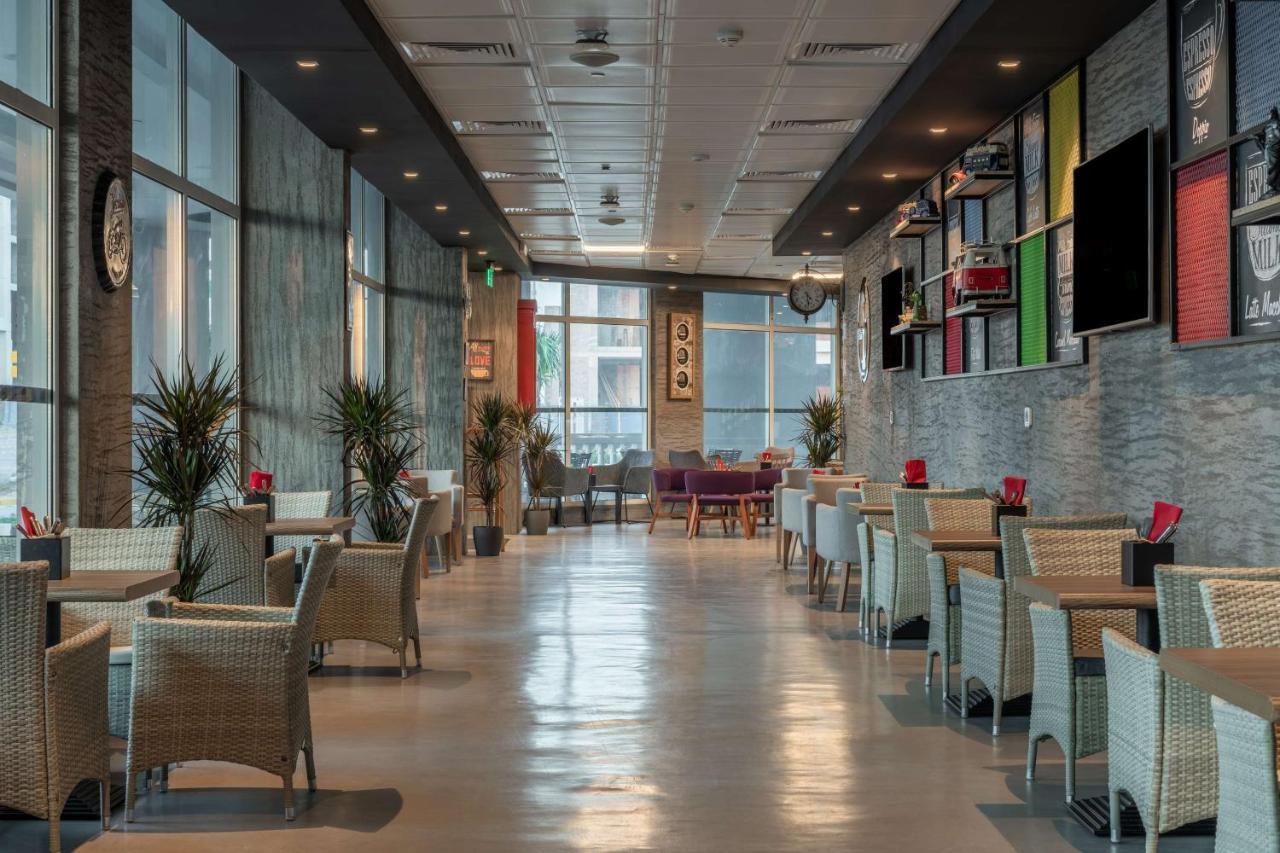 Park Inn By Radisson Jubail Industrial City Exteriör bild