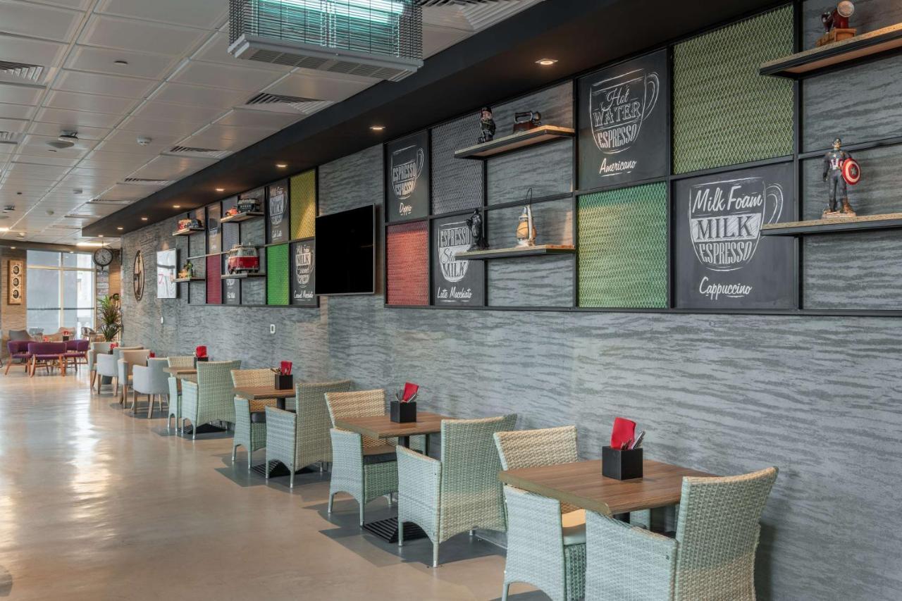 Park Inn By Radisson Jubail Industrial City Exteriör bild